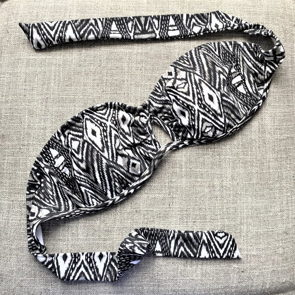 Keyhole Strapless Bikini Top